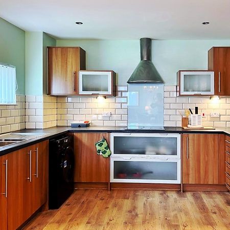Retro Seaside Apt With Patio Apartment Swansea Ngoại thất bức ảnh