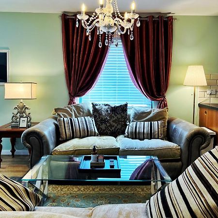 Retro Seaside Apt With Patio Apartment Swansea Ngoại thất bức ảnh